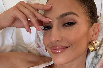 Дженнифер Лопес продемонстрировала фигуру в купальнике в честь своего 55-летия