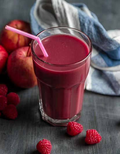 Диетолог назвал самый полезный освежающий в жару напиток