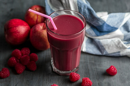 Диетолог назвал самый полезный освежающий в жару напиток