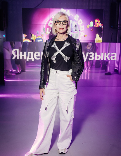 61-летняя певица Алена Свиридова опубликовала фото в бикини