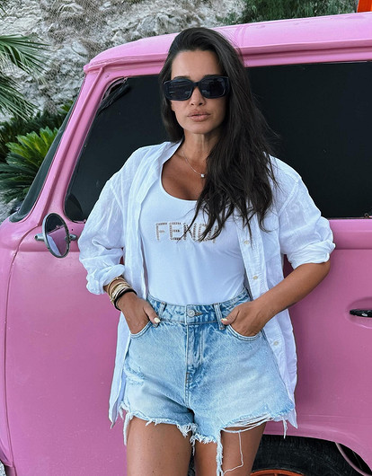 Телеведущую Ксению Бородину заподозрили в романе с участником «Последнего героя»