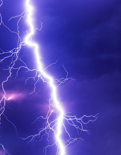 Метеоролог назвала самые неудачные места для укрытия во время грозы