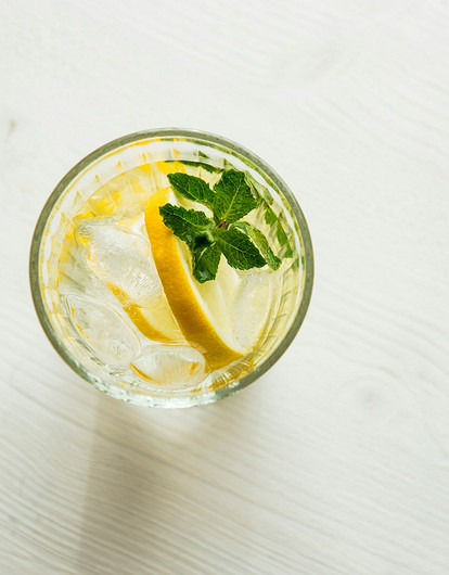 Врач назвала напиток, утоляющий жажду в жару лучше холодной воды