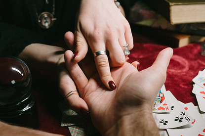 Хиромантия по руке с разъяснениями и фото: инструкция для начинающих