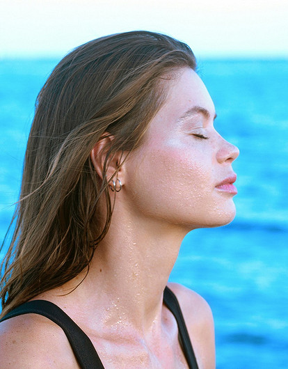 Угол молодости: почему эта зона сразу выдает возраст и как за ней ухаживать