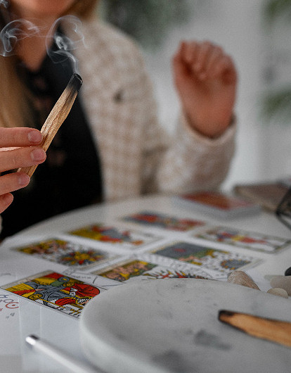 Что означают Кубки в Таро: символика и трактовка