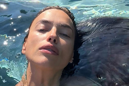 Супермодель Ирина Шейк обнажила ягодицы на отдыхе