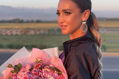 Телеведущая Ольга Бузова намекнула на помолвку, опубликовав фото с кольцом