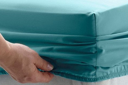 Как сложить простынь на резинке: пошаговая инструкция