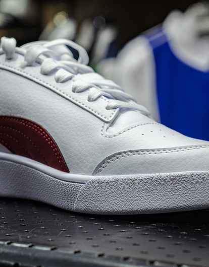 Стилистка назвала главные тренды среди кроссовок в 2024 году