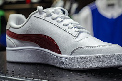 Стилистка назвала главные тренды среди кроссовок в 2024 году