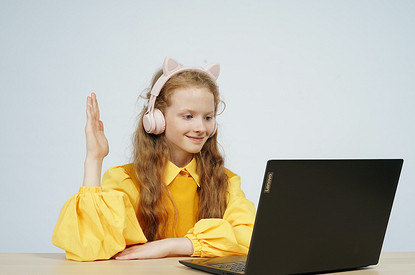 Онлайн-школа для ребенка: 7 плюсов обучения