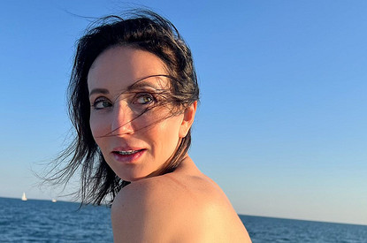 56-летняя Алика Смехова продемонстрировала стройную фигуру в бикини на отдыхе в Италии