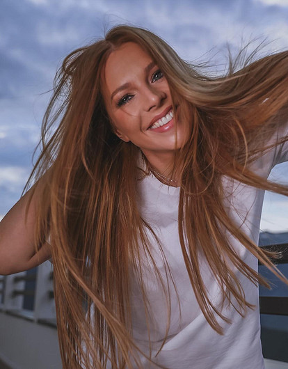 Певица Наталья Подольская продемонстрировала фигуру в откровенном наряде