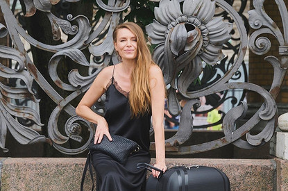 Любовь Толкалина показала поклонникам откровенный образ в прозрачном платье