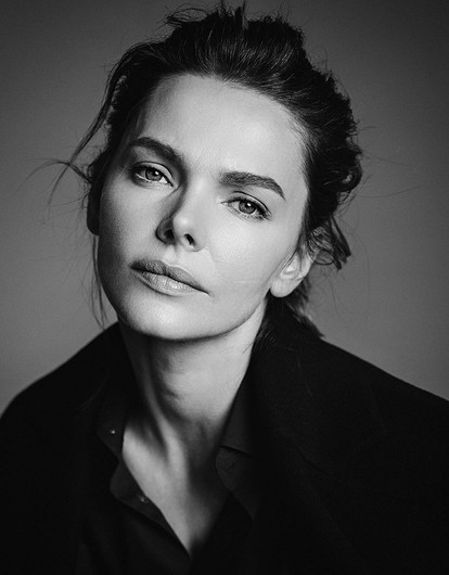 Актриса Елизавета Боярская поразила публику в прозрачном платье на закрытии кинофестиваля