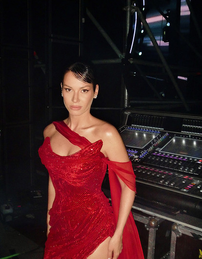 Ида Галич удивила публику откровенным платьем на «Новой волне»