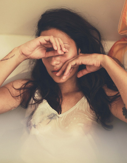 Врач назвала простой способ борьбы с утренними отеками лица