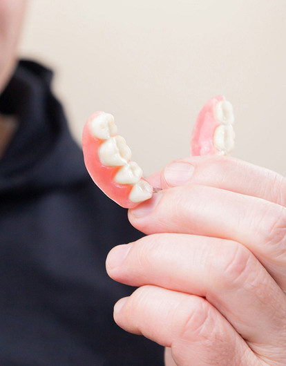 Стоматолог предупредил о риске смертельно опасной болезни из-за больных зубов