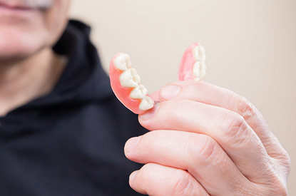 Стоматолог предупредил о риске смертельно опасной болезни из-за больных зубов