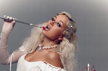 Клава Кока показала поклонникам откровенные кадры со съемок нового клипа