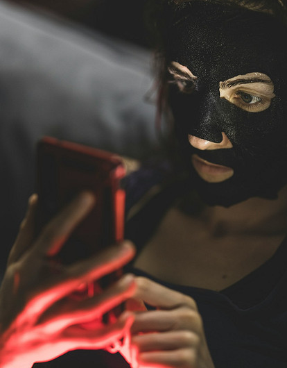 Дерматолог назвала ключевые ошибки при уходе за кожей, ускоряющие старение