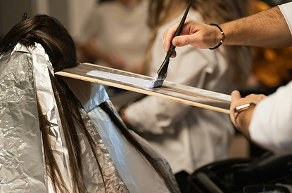 Дерматолог раскрыла, чем опасны современные краски для волос