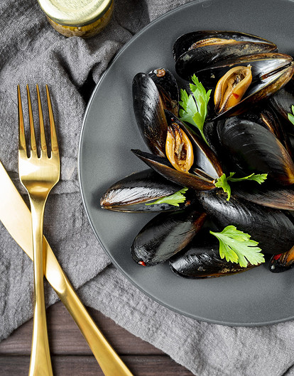 Как правильно есть мидии в ресторане и дома: подробная инструкция