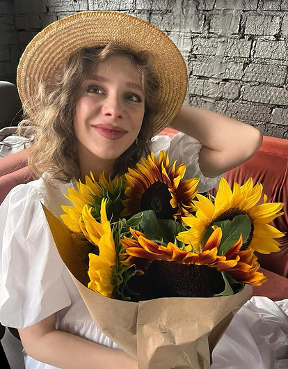 Актриса Лиза Арзамасова вернулась на съемочную площадку через месяц после родов