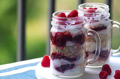 Диетолог рассказала, как выбрать действительно полезный йогурт