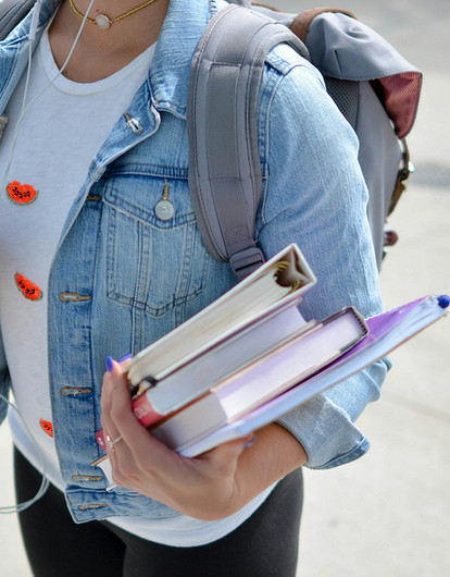 Врачи назвали самые полезные перекусы для школьников