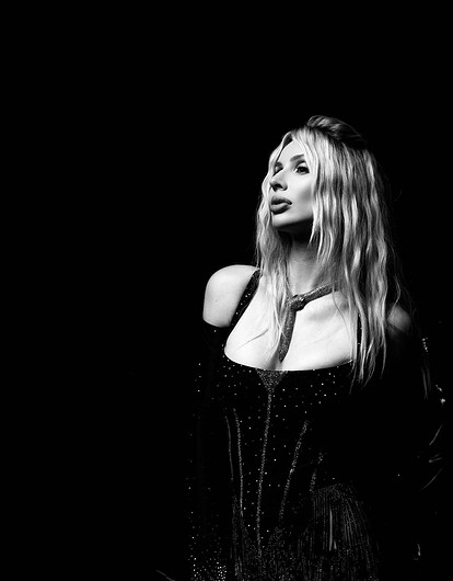 Певица Светлана Лобода поделилась с поклонниками откровенной фотосессией