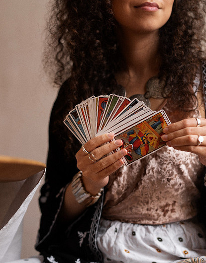 Значение карты Колесо Фортуны в Таро: толкования по разным сферам жизни