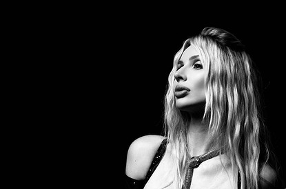 Певица Светлана Лобода поделилась с поклонниками откровенной фотосессией