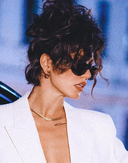 Певица Zivert вернулась на сцену с новым имиджем