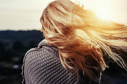 Трихолог назвала безопасный способ сушки волос