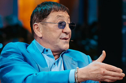 Григорий Лепс публично назвал 18-летнюю Аврору Кибу своей женой