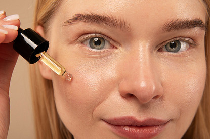 Как использовать сыворотку для лица: гид по уходу за кожей