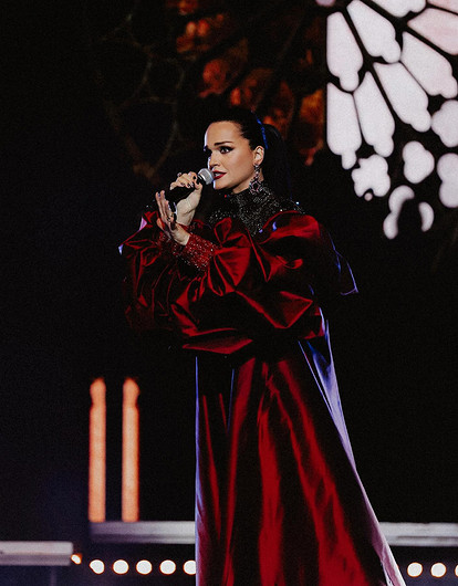 Певица Слава призналась в борьбе с необычной болезнью