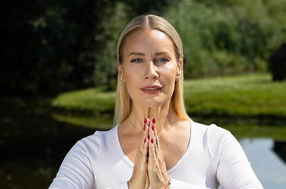 Елена Летучая восхитила поклонников откровенной фотосессией на теннисном корте