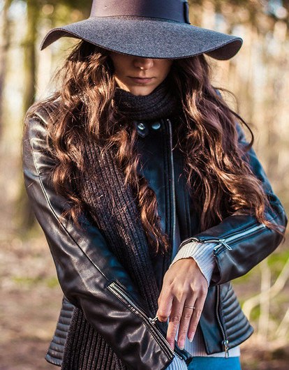 Модная блогерша назвала устаревшие модели курток на осень