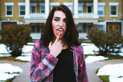 Врач рассказала, как налет на языке помогает выявить болезни