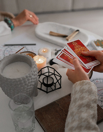 Королевы в Таро: значения четырех Дам в жизни, отношениях и любви