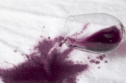 Чем отстирать красное вино: 14 лучших способов удаления пятен