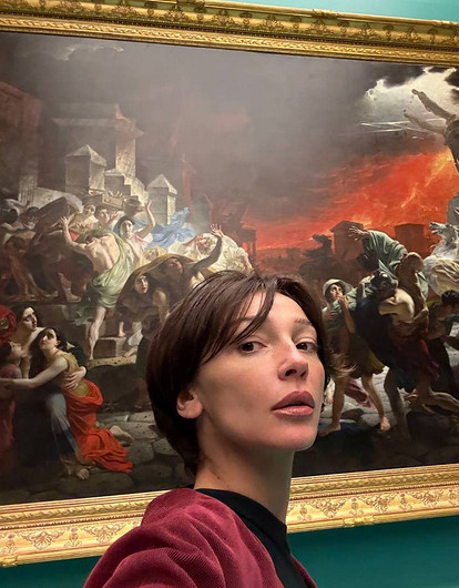 Сменившую имидж Настю Ивлееву заподозрили в пластике груди