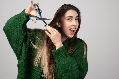 Лунный календарь стрижек на февраль 2025 года: лучшие и худшие дни для смены имиджа