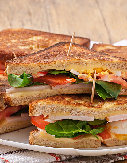 Горячие бутерброды с сыром: 16 рецептов