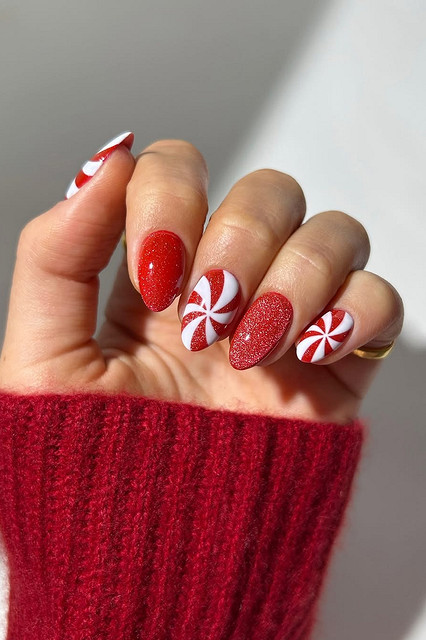 Фото в галерее: @thenaillologist