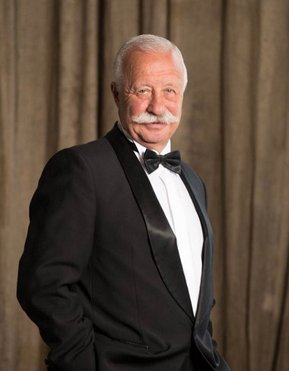 Леонид Якубович: биография, личная жизнь и самые необычные подарки на «Поле чудес»