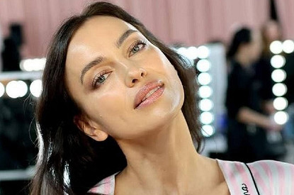 Состоялось шоу Victorias Secret 2025: самые яркие выходы от Ирины Шейк, сестер Хадид и других